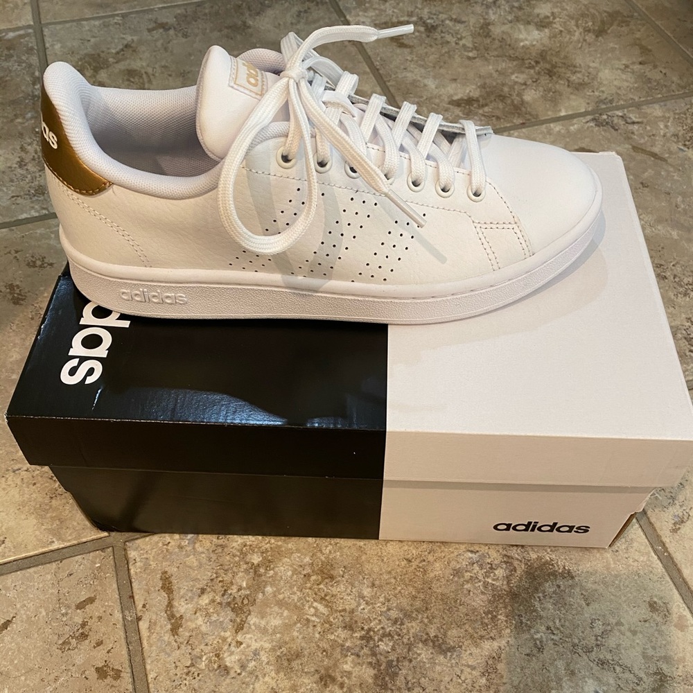 Adidas advantage sneaker